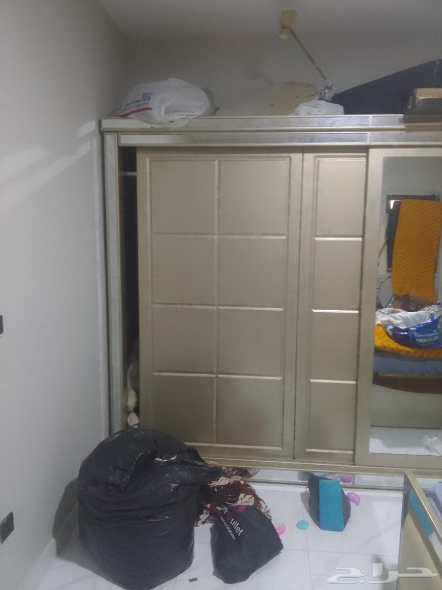 دولاب للبيع دولاب نظيف ما في شيء سعره ب 200063745067316483110