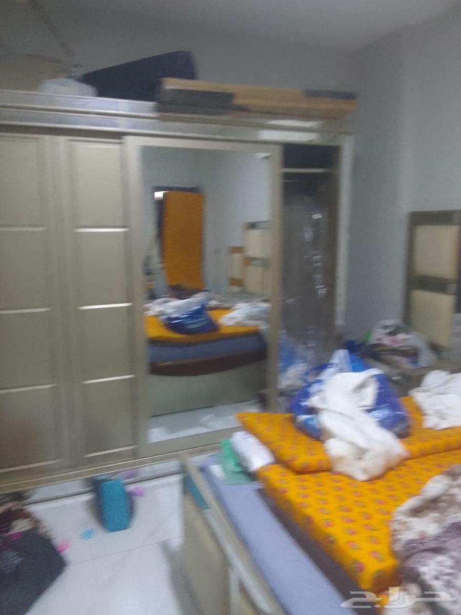دولاب للبيع دولاب نظيف ما في شيء سعره ب 200063745067316483111