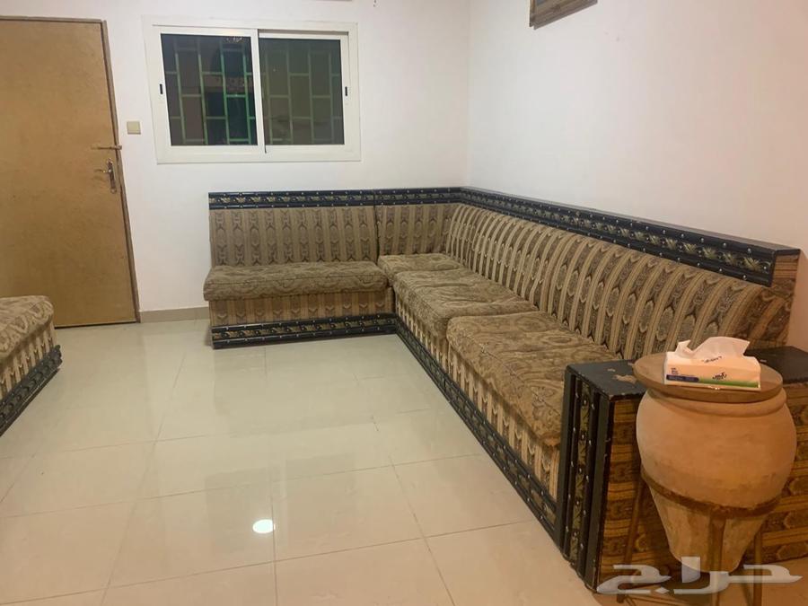 كنب كبير مع الستاره وطاوله طعام كلو سليم بيع مستعجل63743295661058110
