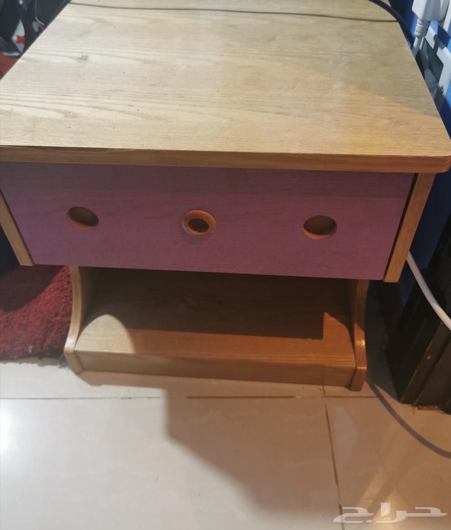 3 single beds in excellent condition from Al-Sabban furniture, a chest of drawers, and a desk63739621663873111