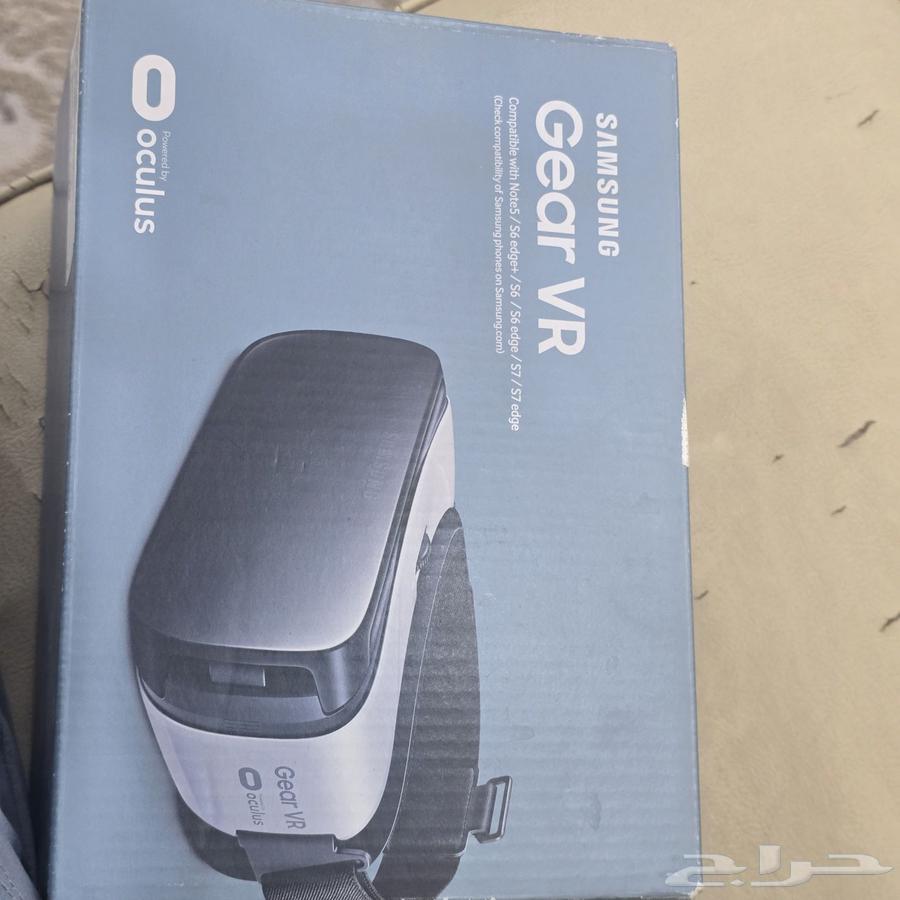 Samsung Gear VR device used once.. the device holds a mobile phone63740941825922110