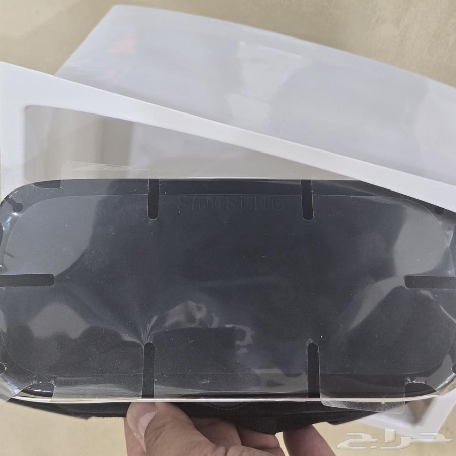 Samsung Gear VR device used once.. the device holds a mobile phone63740941825922114