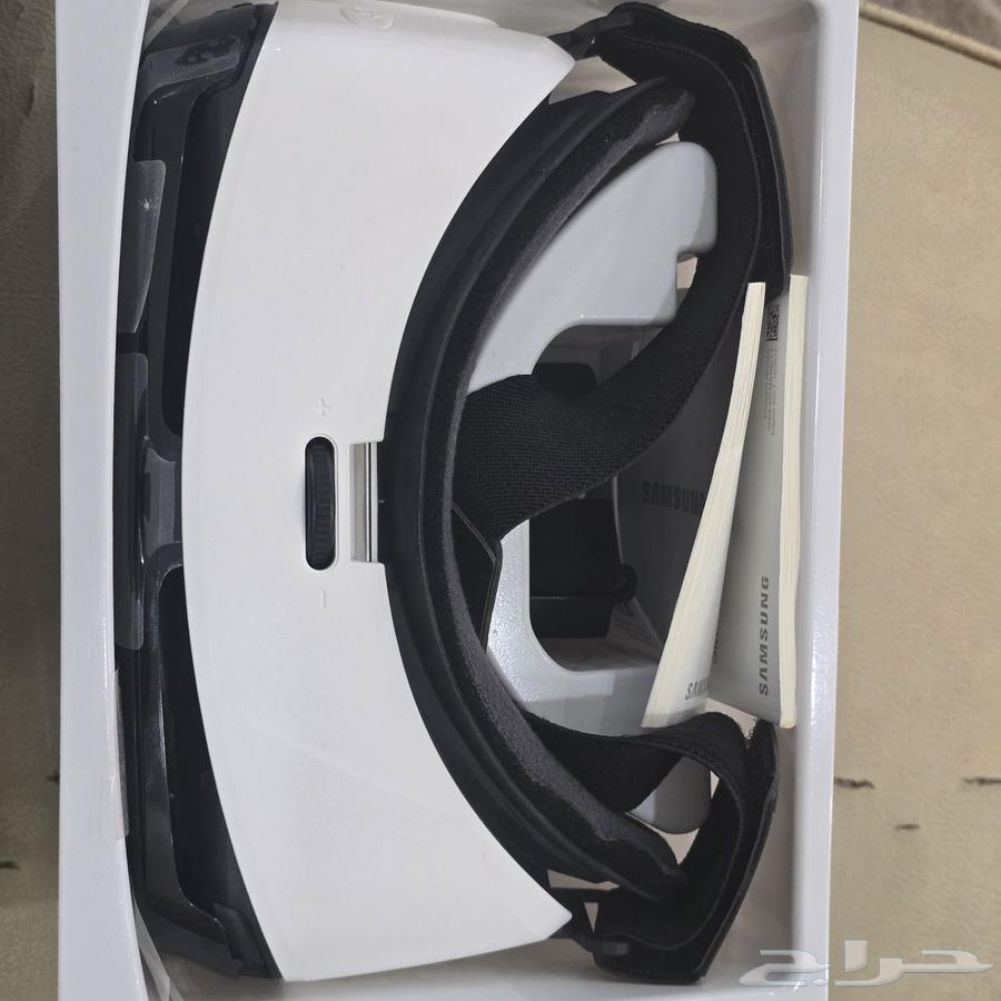 Samsung Gear VR device used once.. the device holds a mobile phone63740941825922112