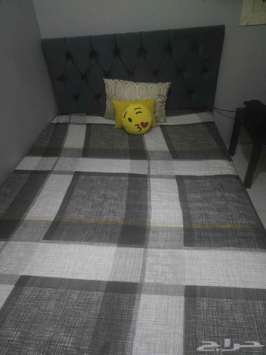 البيع سريرين مستعمل مع طاوله من ايكيا و سجاد مغسول جديد63740374934145110