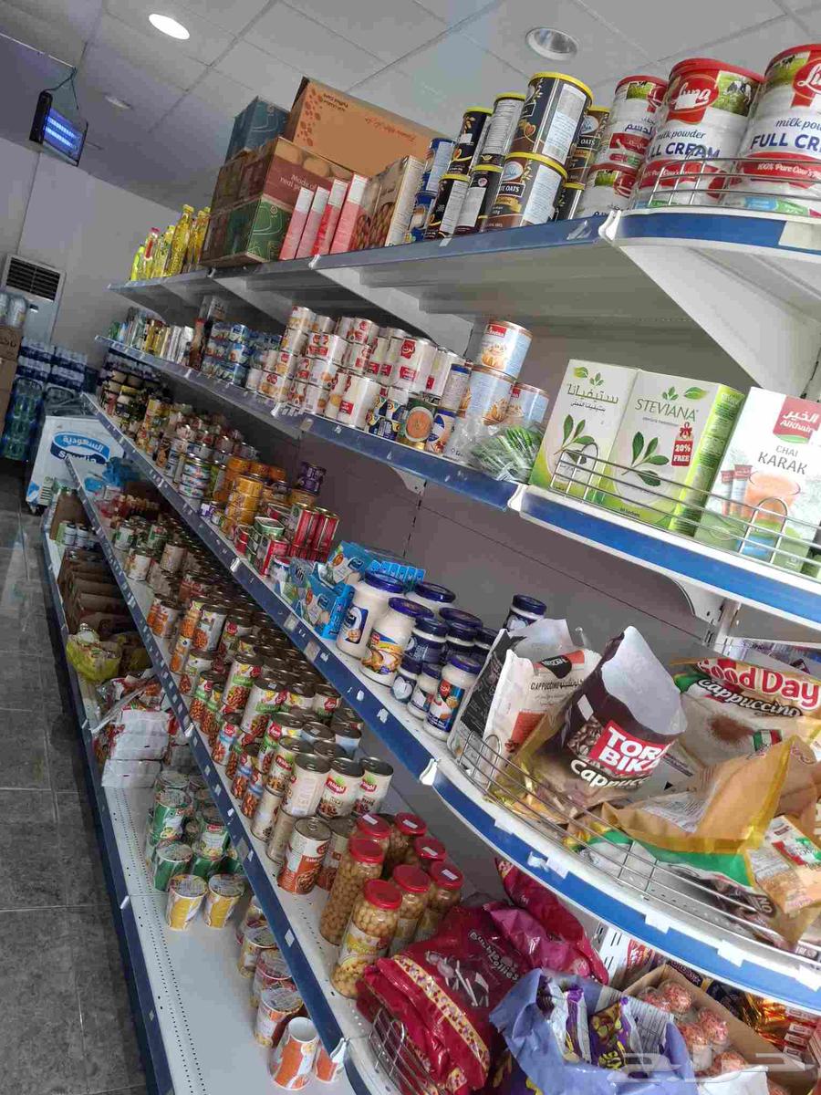 رفوف ومواد غذائية وخردوات للبقالة للبيع63748456546305114