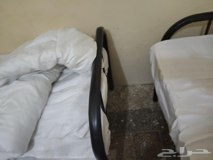 سرير نوع ثقيل مع غطاء وشرشف ومخده ولحف63747056859523114