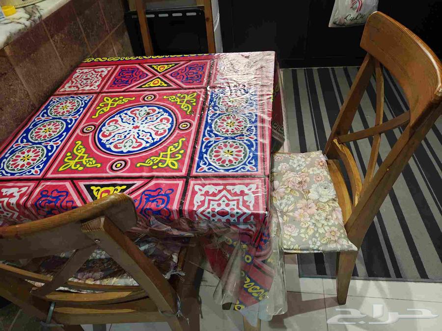 طاوله سفرة ودولاب كما موضحين في الصورة لوجهه لله63747152530819111