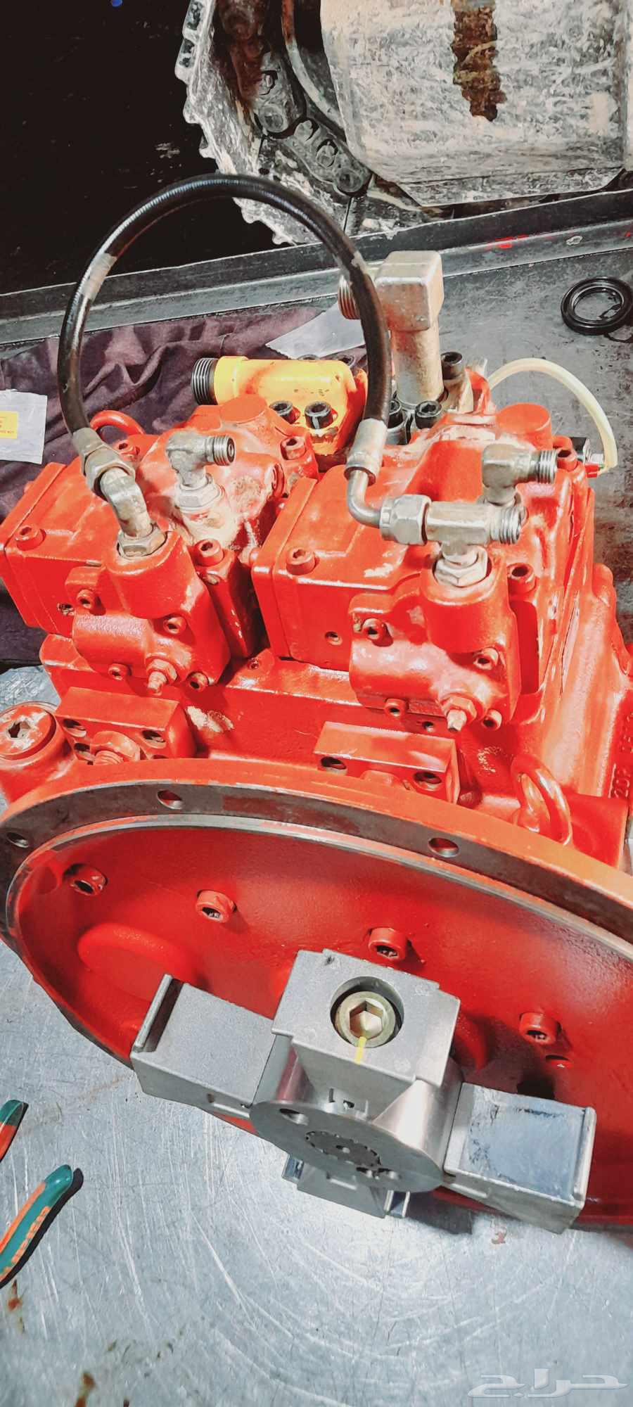 There are new and used hydraulic pumps, cranes, bulldozers, backhoes, and lifts63747241481730110