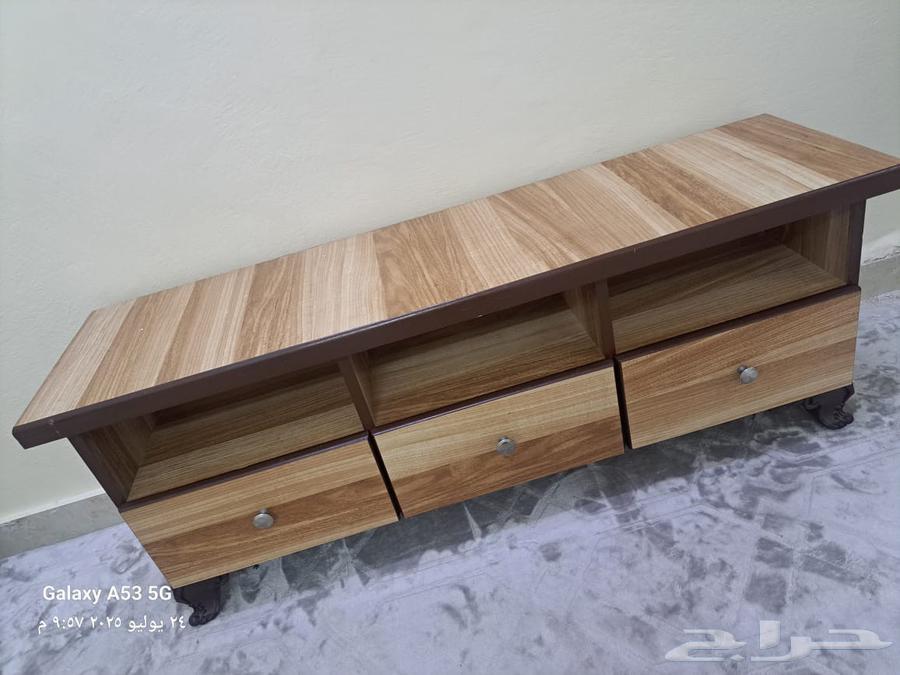 طاوله شاشه شبه جديده يجي الصامل بس63756562096769110