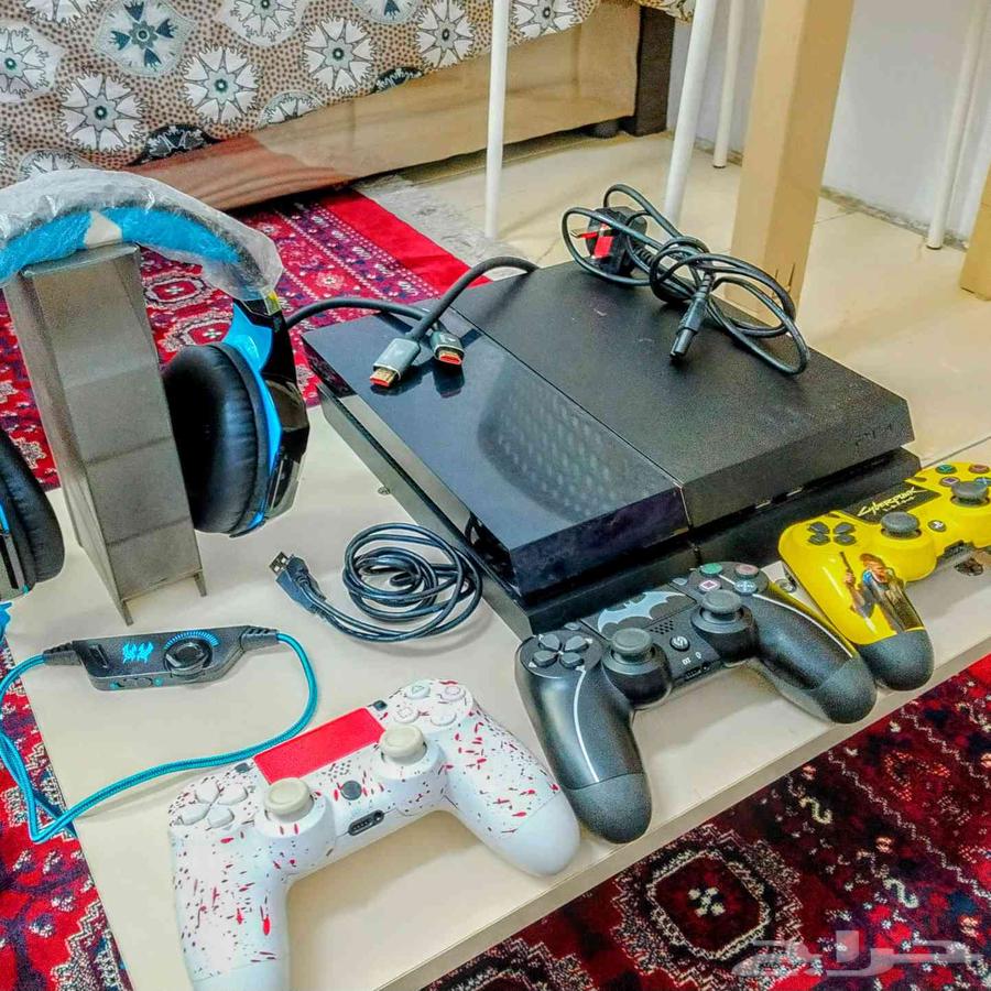 Sony 4 with 3 controllers and 5 game discs63752249809027110