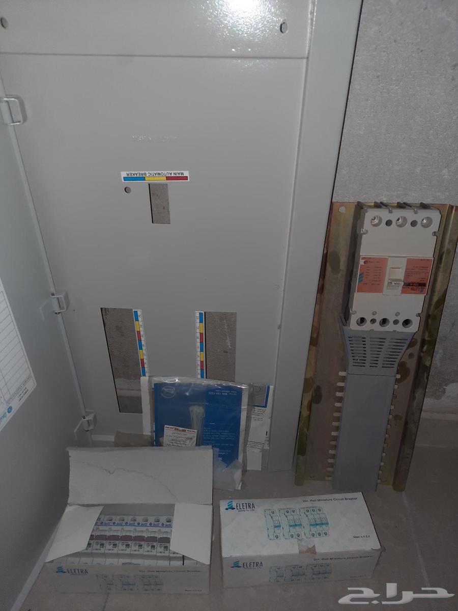 Ultra 100 Amp Circuit Breaker Unused with 24 Switches and Air Conditioning Outlets63731066258819110