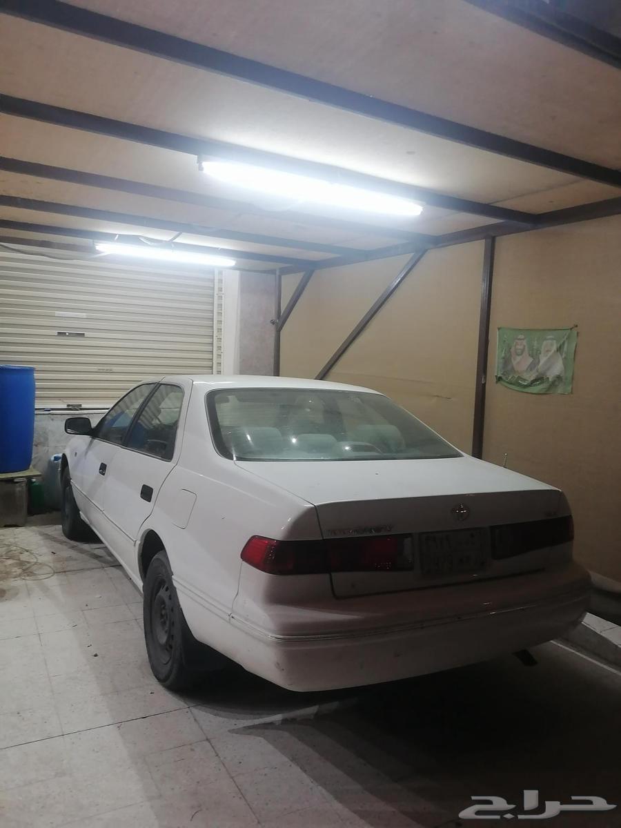 Today I have a 1999 Camry, white color, trunk cover and dashboard 200263759240822402111