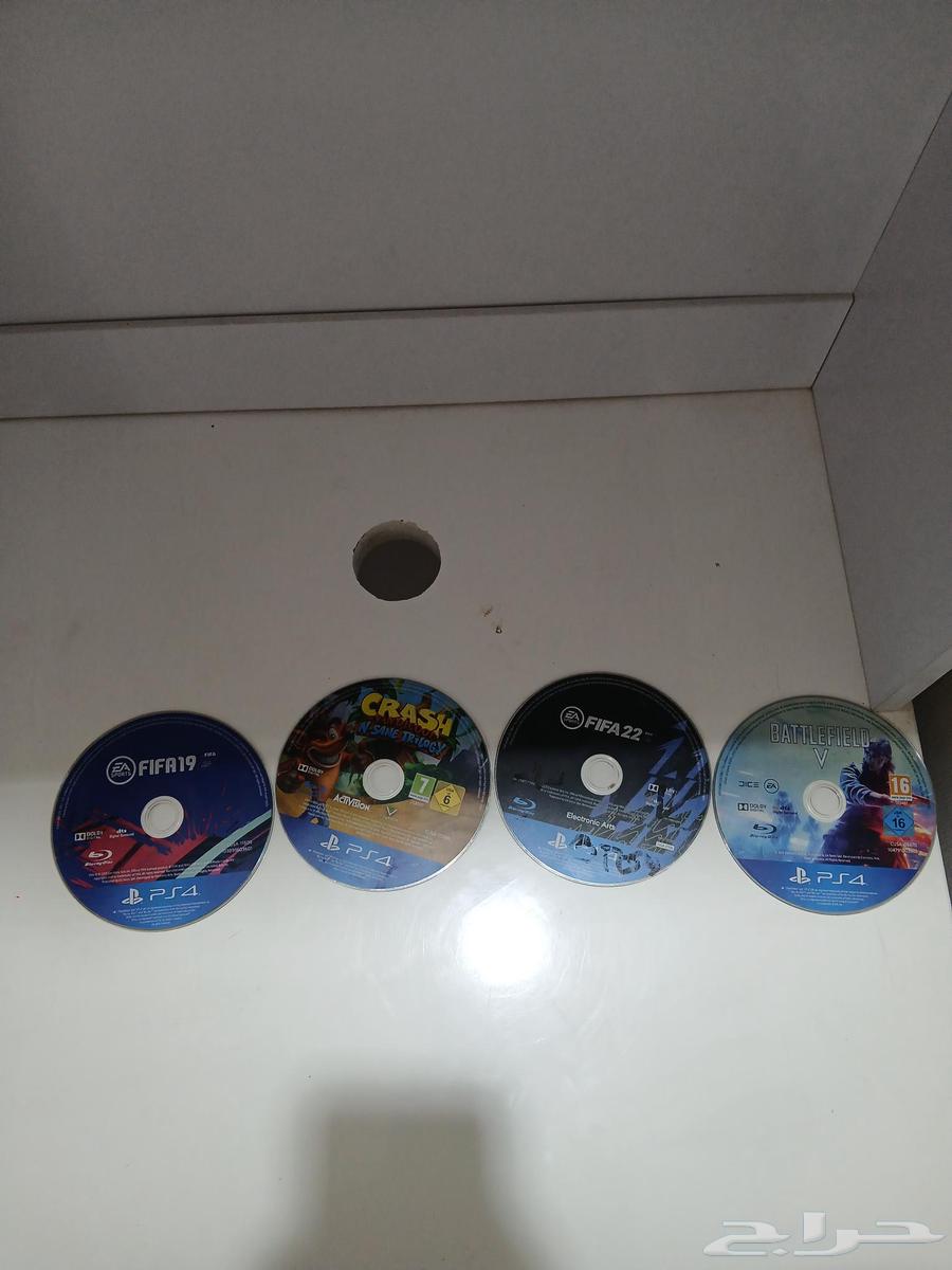 PlayStation 4 Pro with original controller, cables, and four games63740185931905111