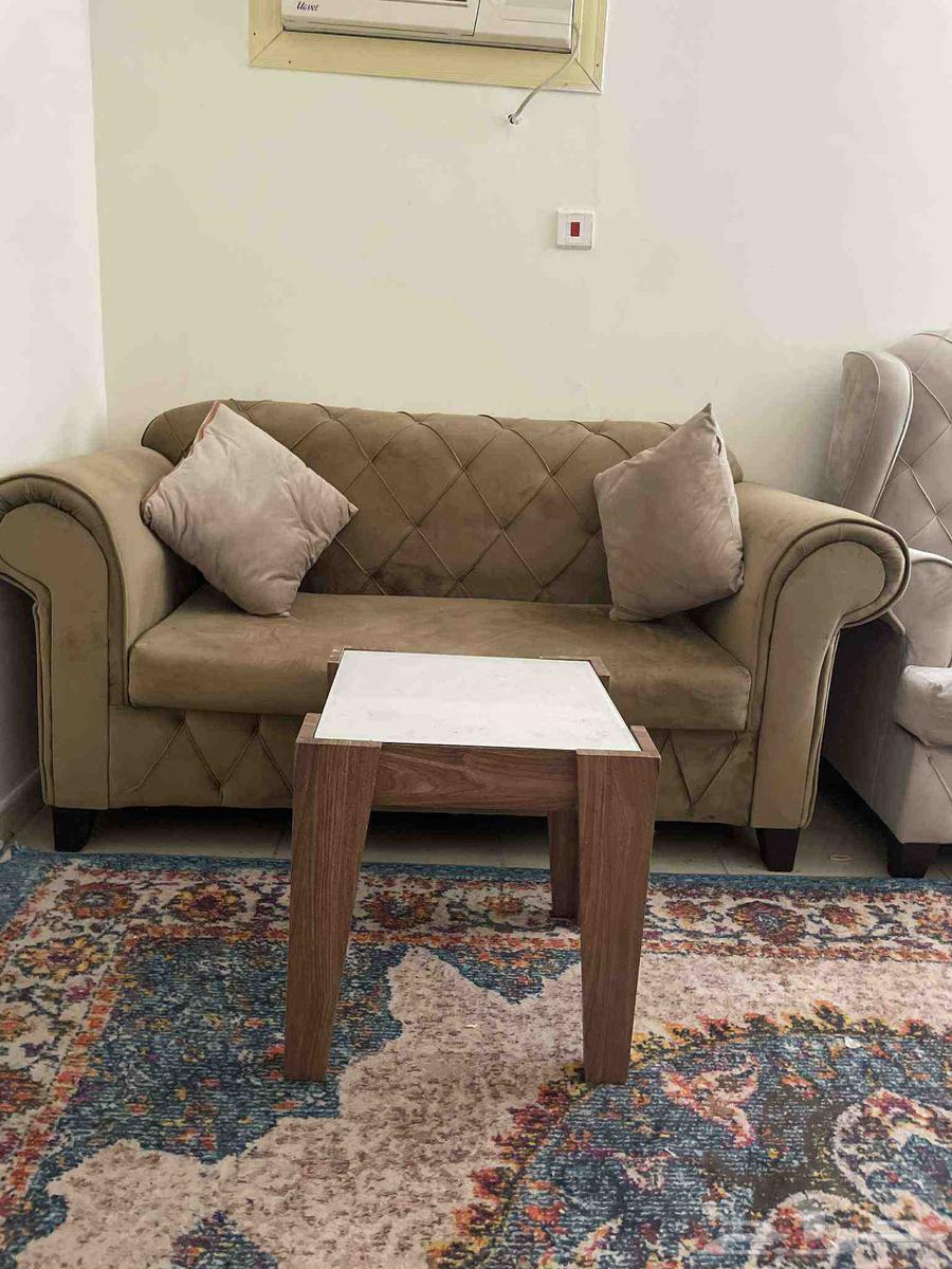 طقم كنب نظيف وبحاله جيده مكون من تلات كنبات كنبه كبيره و63754210364418113