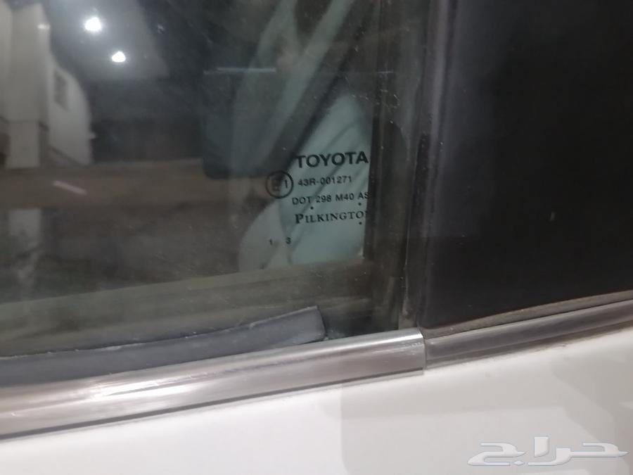Today I have a 1999 Camry, white color, trunk cover and dashboard 200263759240822402113