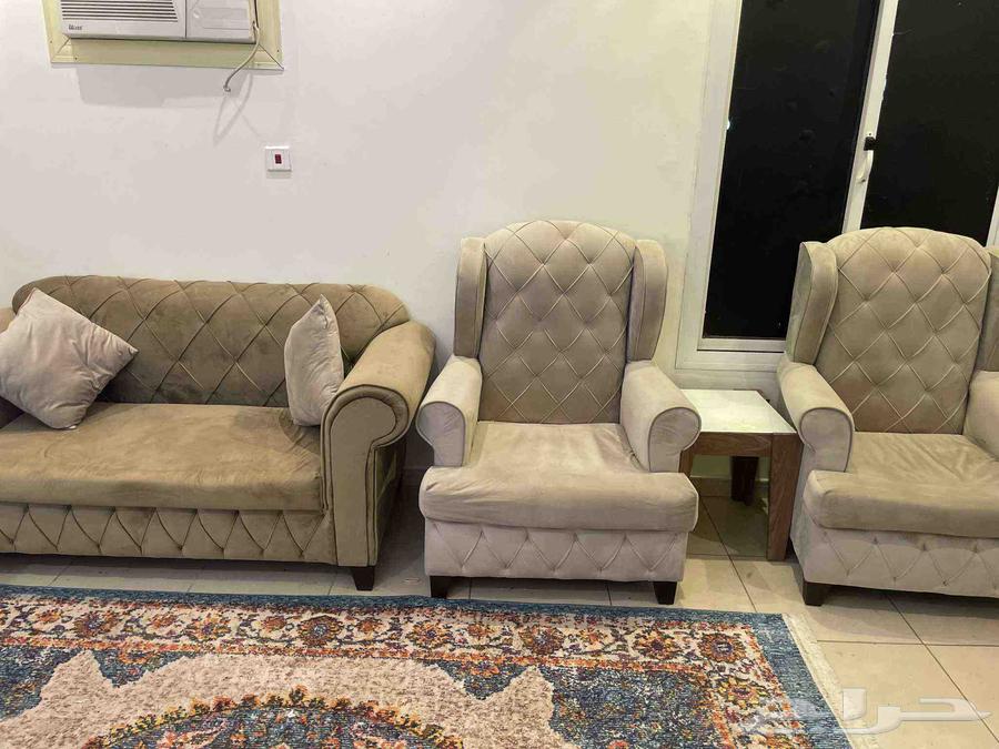 طقم كنب نظيف وبحاله جيده مكون من تلات كنبات كنبه كبيره و63754210364418111
