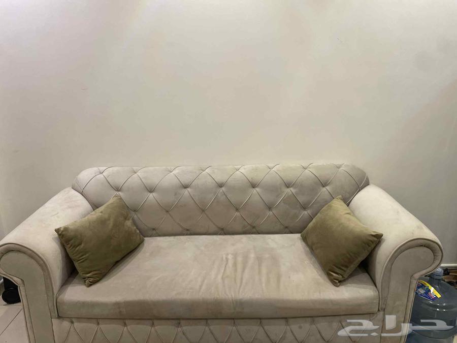 طقم كنب نظيف وبحاله جيده مكون من تلات كنبات كنبه كبيره و63754210364418112