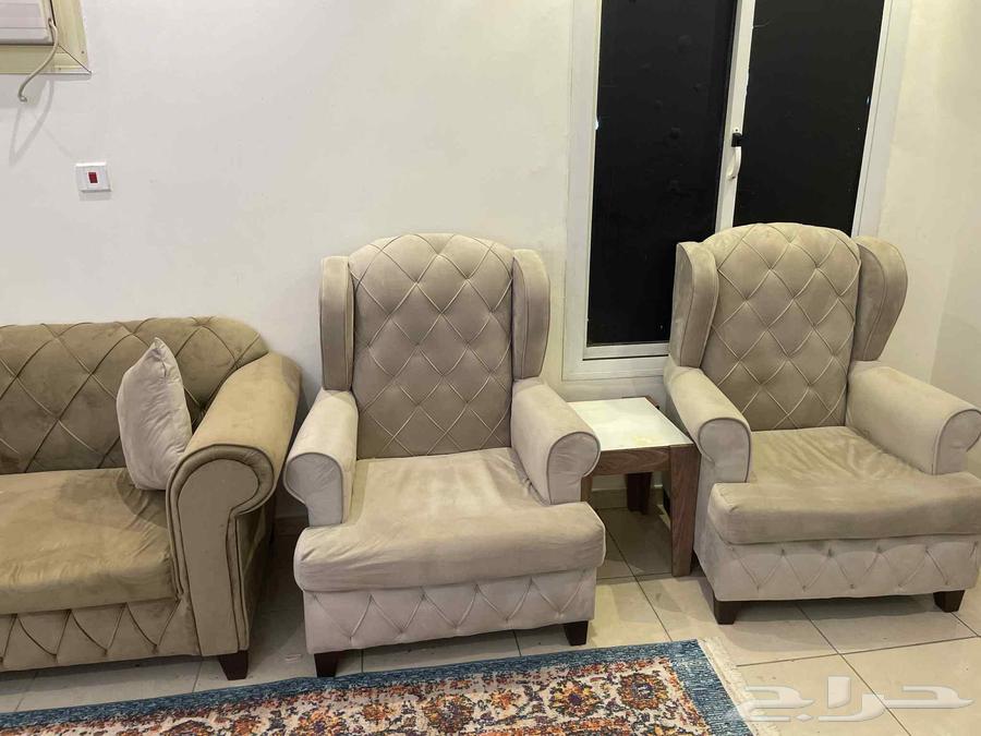 طقم كنب نظيف وبحاله جيده مكون من تلات كنبات كنبه كبيره و63754210364418110
