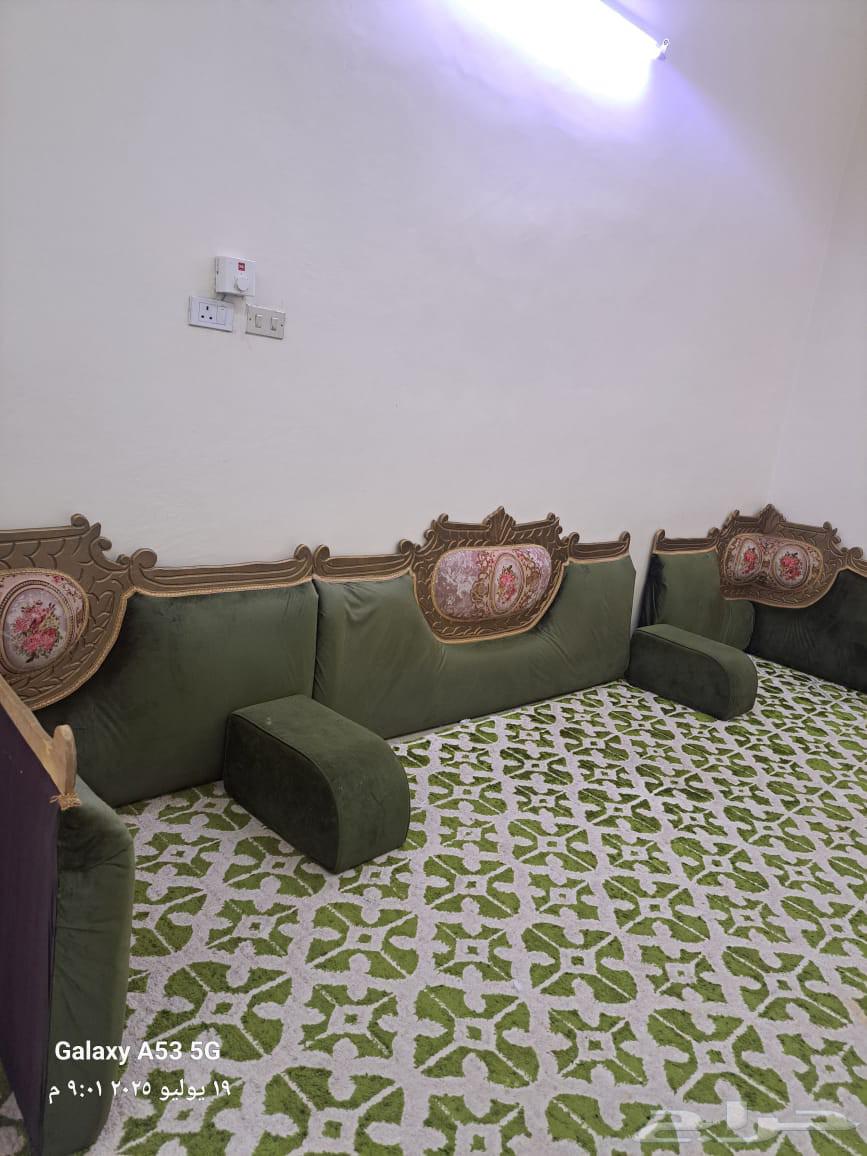 كنب شبه جديد 10قطع من الكنب طولها4متر ونص على 6متر63756658929025114