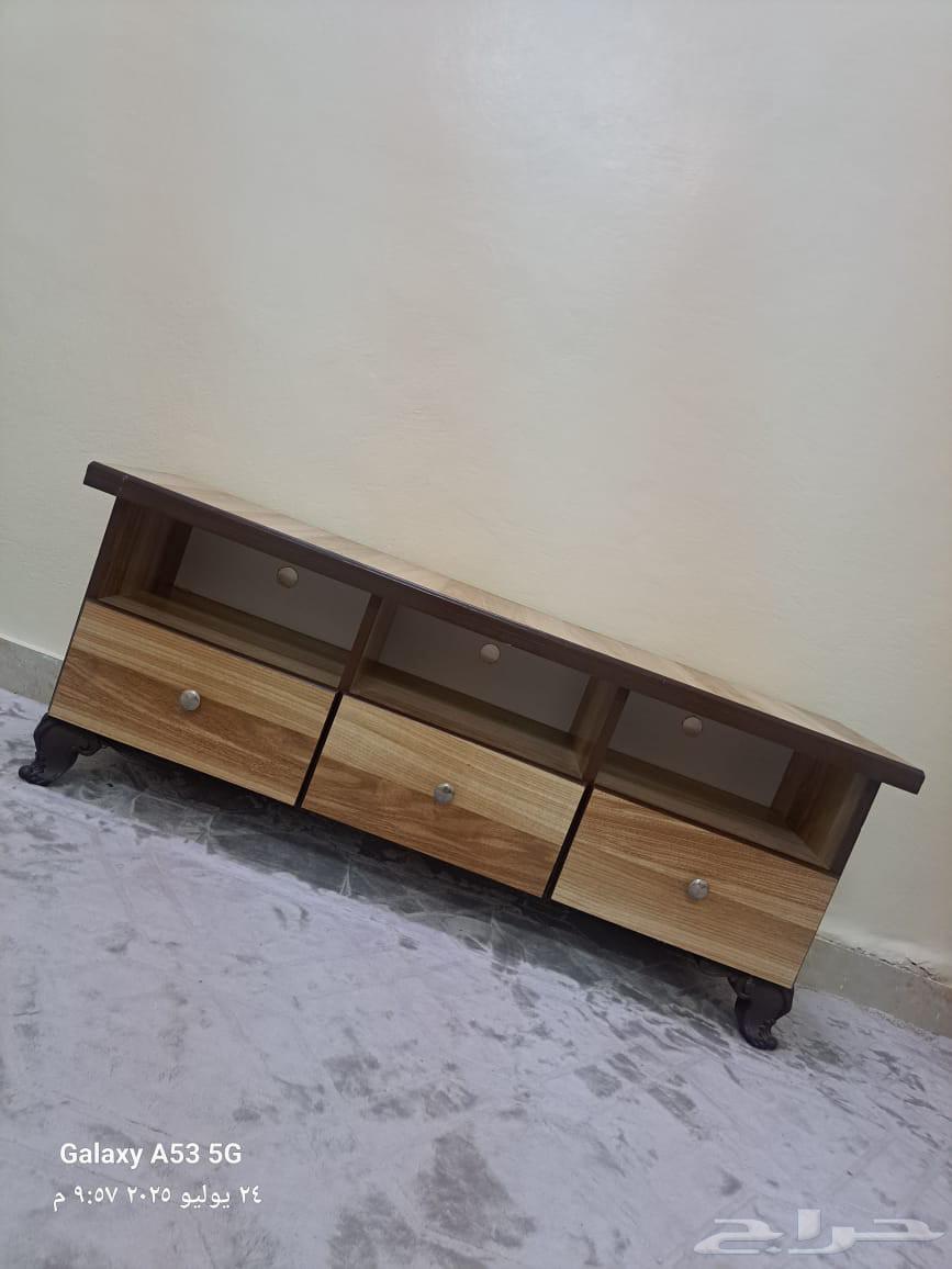 طاوله شاشه شبه جديده يجي الصامل بس63756562096769112