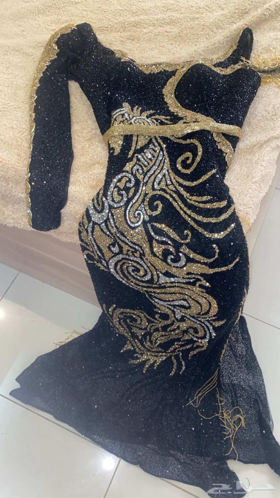 ففساتين للبيع الفاتح يابس اسول وميديم والأسود يلبس ميديك ولا63755978122114114