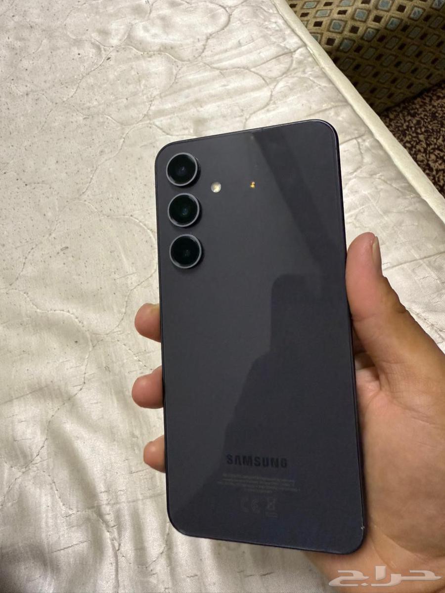 للبيع  Samsung S24 FE ذاكرة  256 جيجا رام  8 جيجا63758528851843113