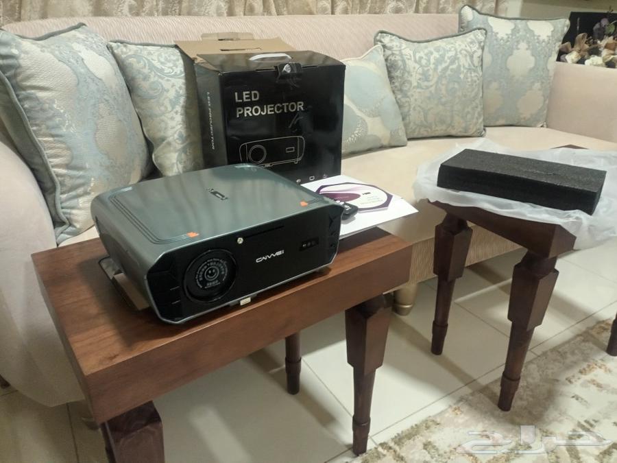 New LED Projector Device in Carton PROJECTOR63763853500803111