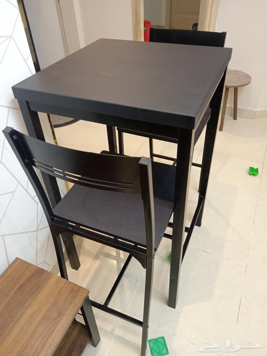 1 table with a height of approximately 1 meter and 2 chairs63766142711681111