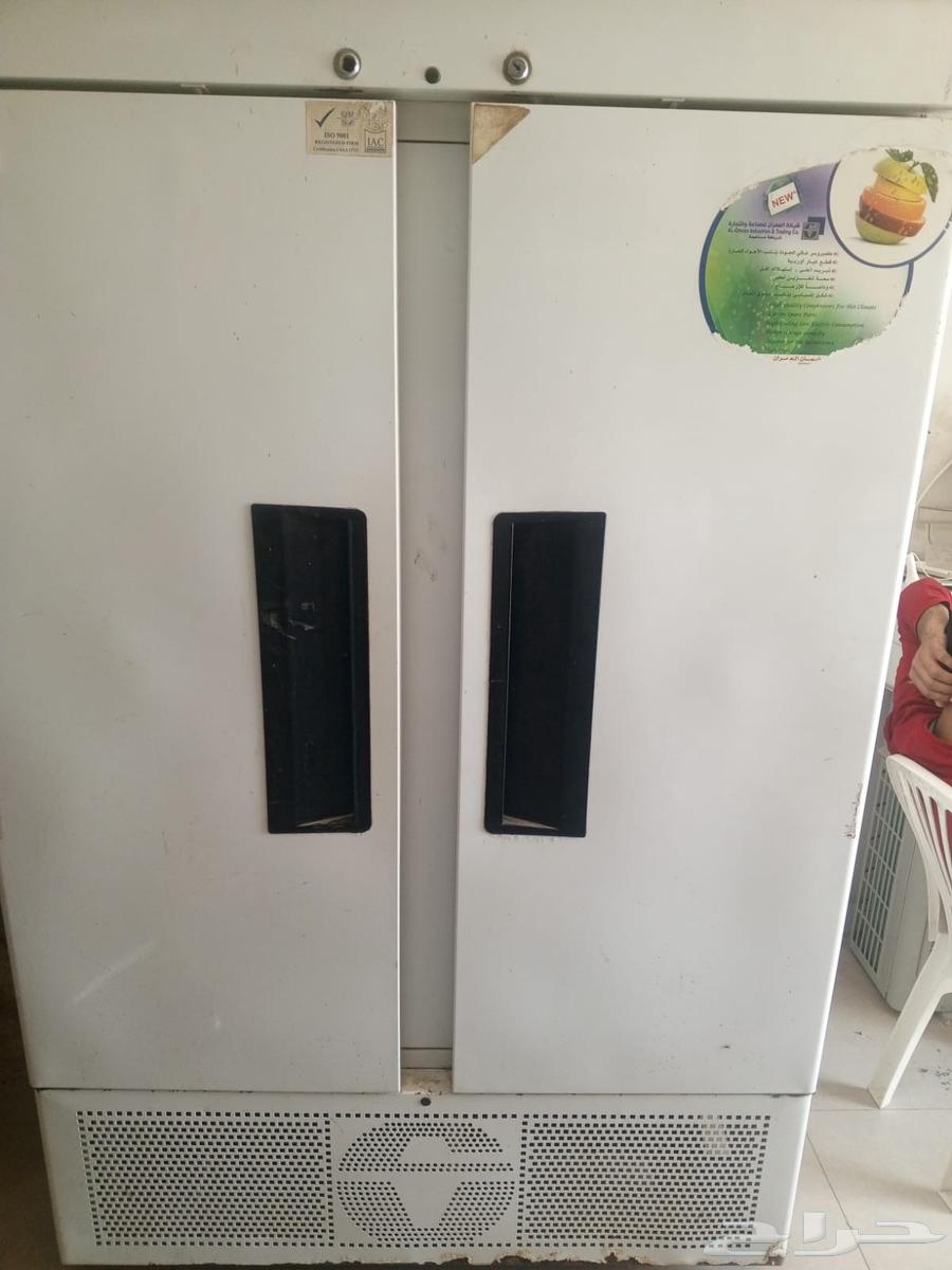 Semi-new refrigerator, looks like new, very clean, large size, 220 electricity63762584550019110