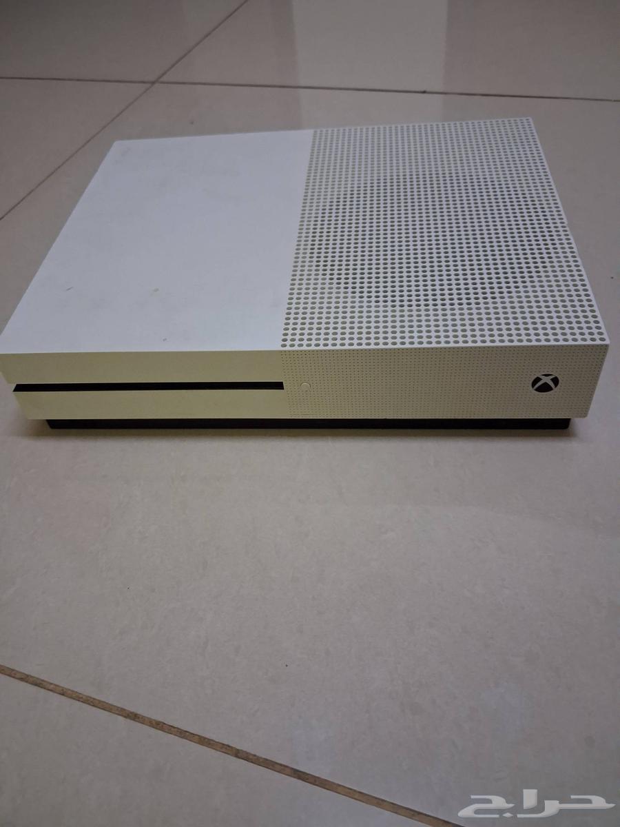 xbox 1s مع يدتين بسعر مناسب63767036048259110