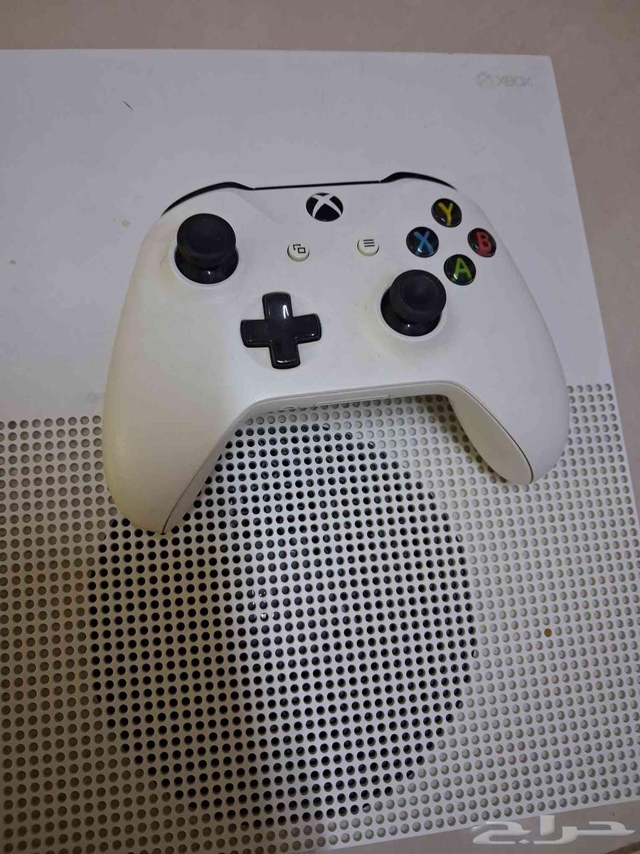 xbox 1s مع يدتين بسعر مناسب63767036048259112