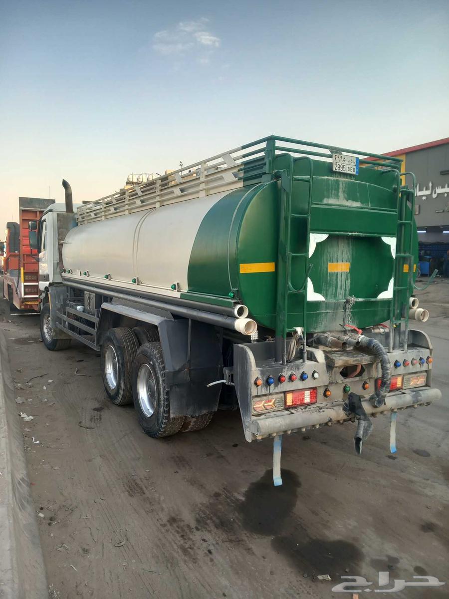 White tanker truck model 2003 Jafali63668904334083114