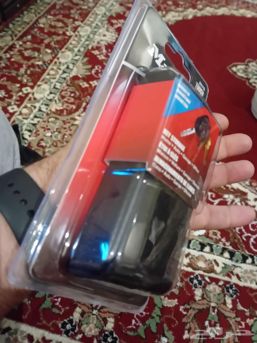 Magnetic key holder for keys magnetic key case63772836447746111