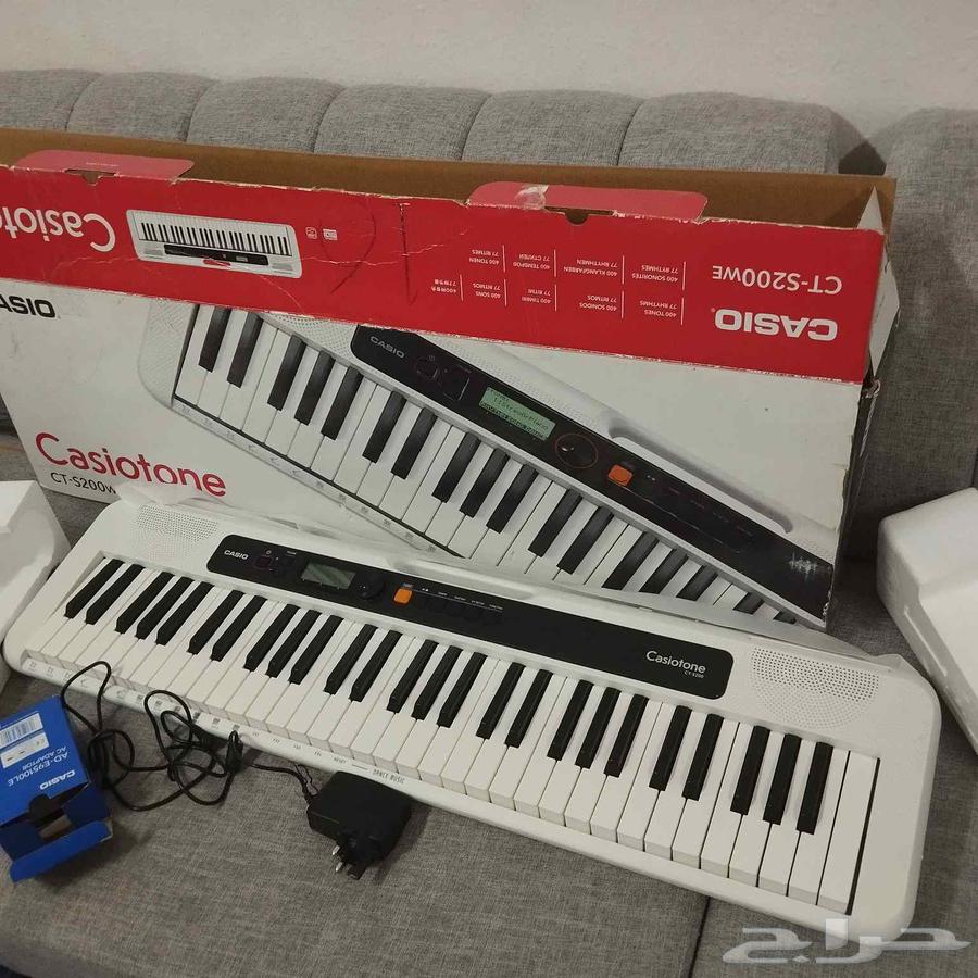 Original Casio organ, very lightly used, like new with charger for 500 r63773707140995110