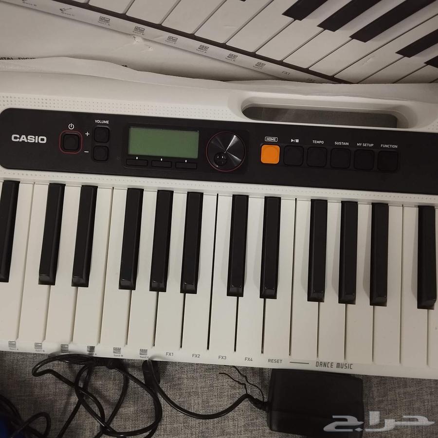 Original Casio organ, very lightly used, like new with charger for 500 r63773707140995111