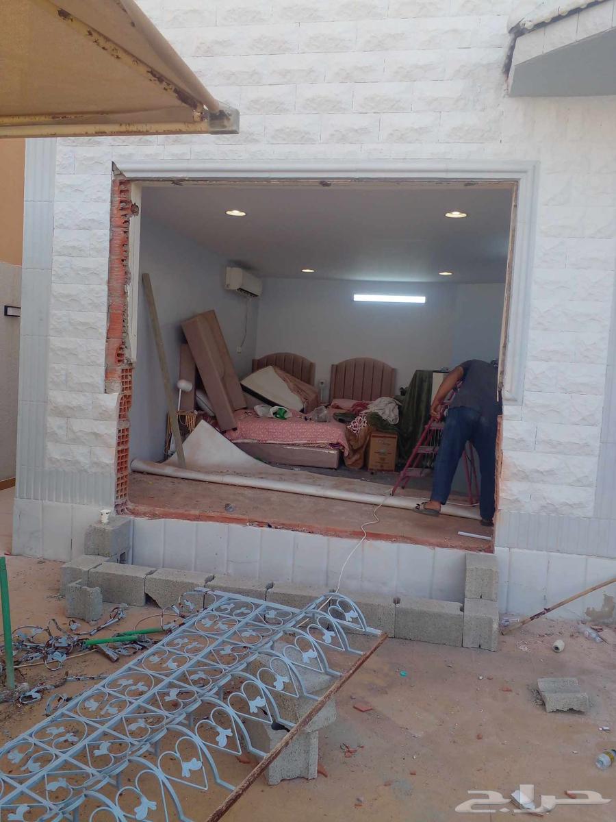Demolition, crushing, leveling, and repairing old houses, and cutting with a rocket.63380491316354111