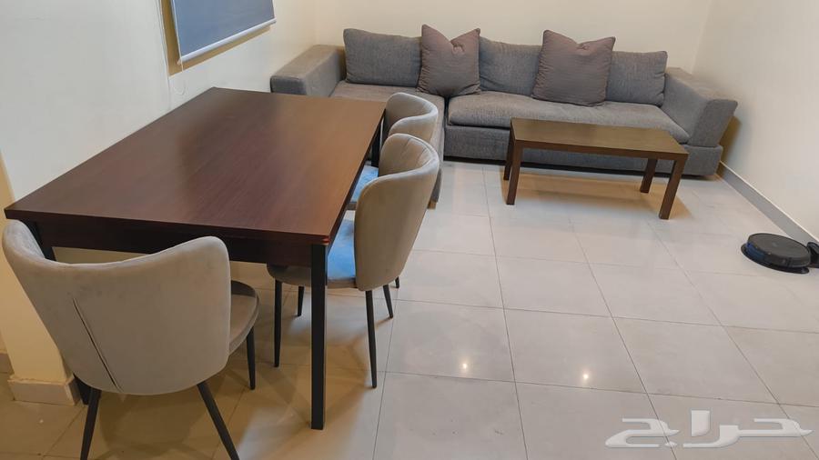 Corner sofa and dining table63762886215809112