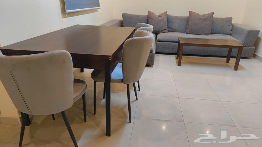 Corner sofa and dining table63762886215809114