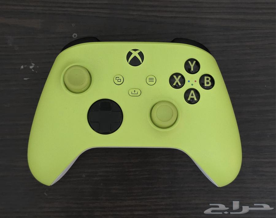 وحدة تحكم Xbox Series X باللون الأخضر الفوسفوري63766050698115110