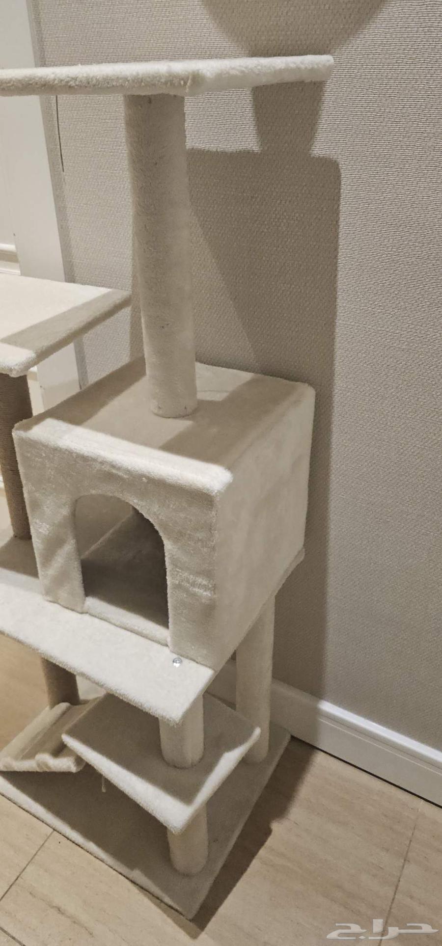 A large and beautiful cat tree house with a scratching pad63761902294658112