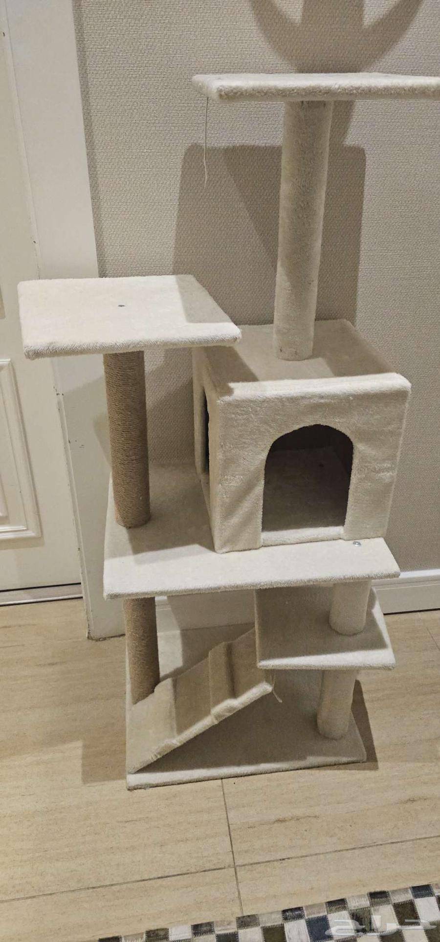 A large and beautiful cat tree house with a scratching pad63761902294658110