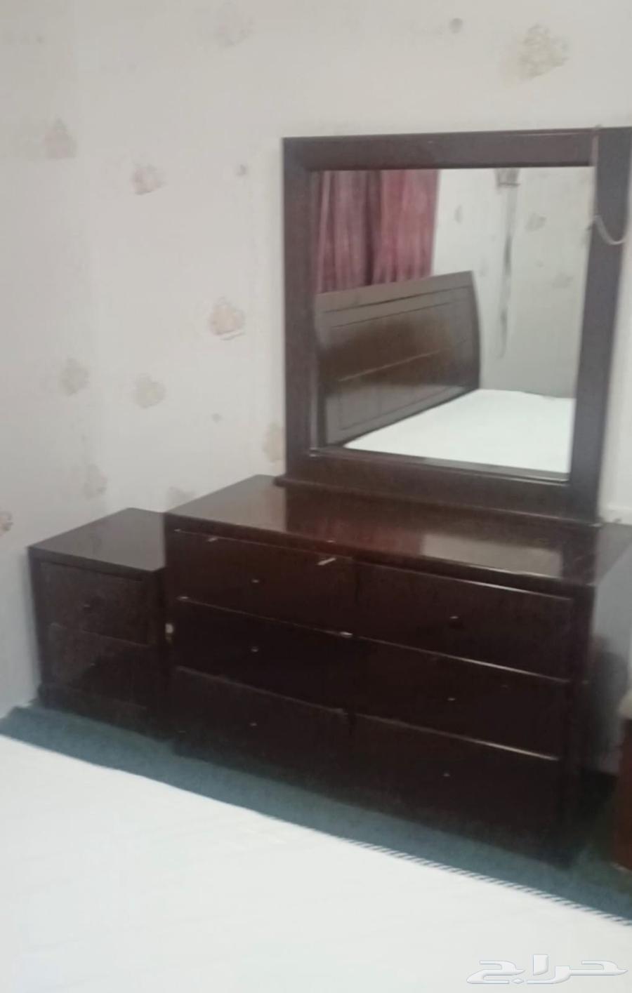 Complete bedroom with lightly used mattress63784919010691111