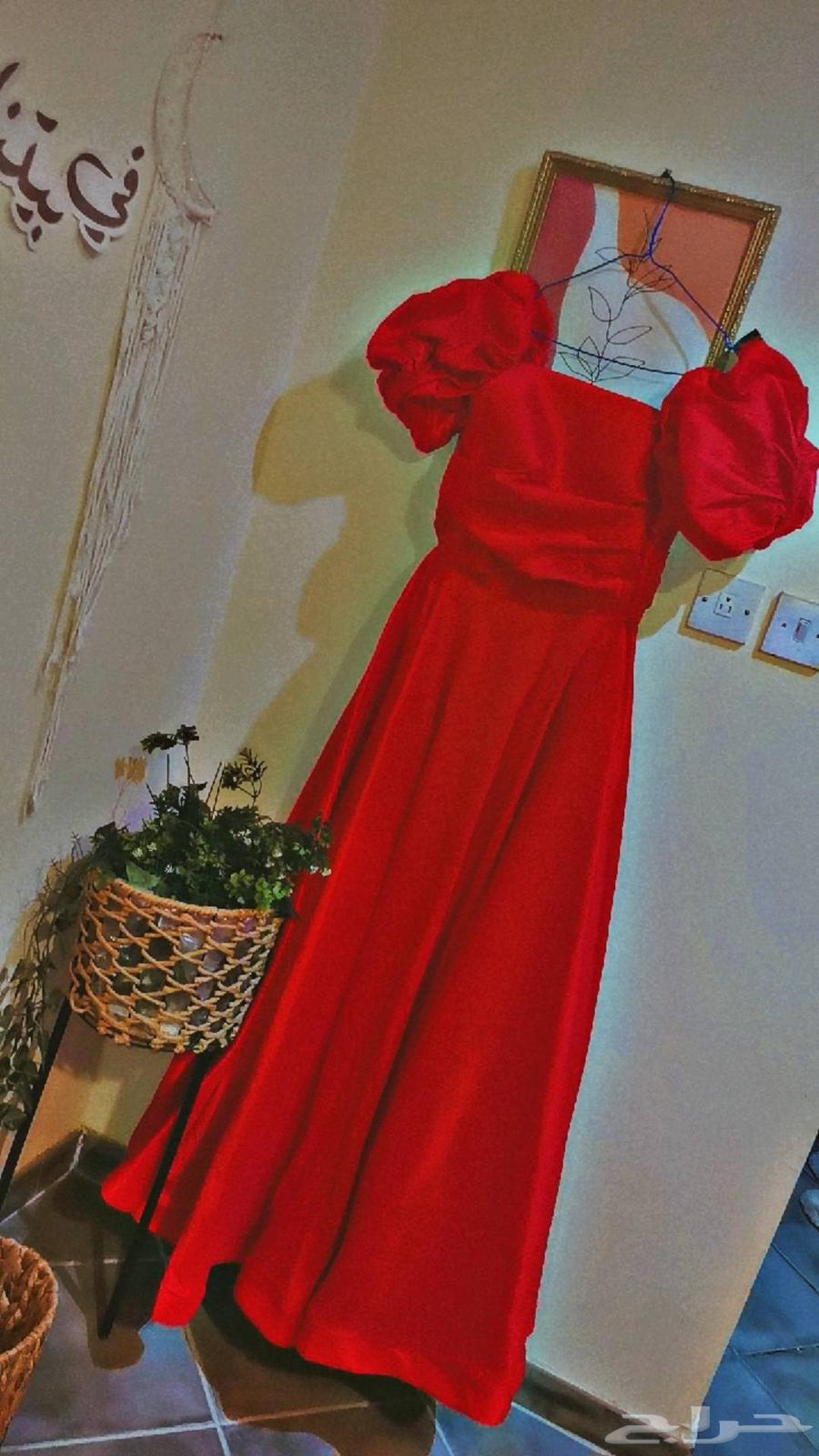 Dresses for sale, red with size M and the second one size 863777316514306113