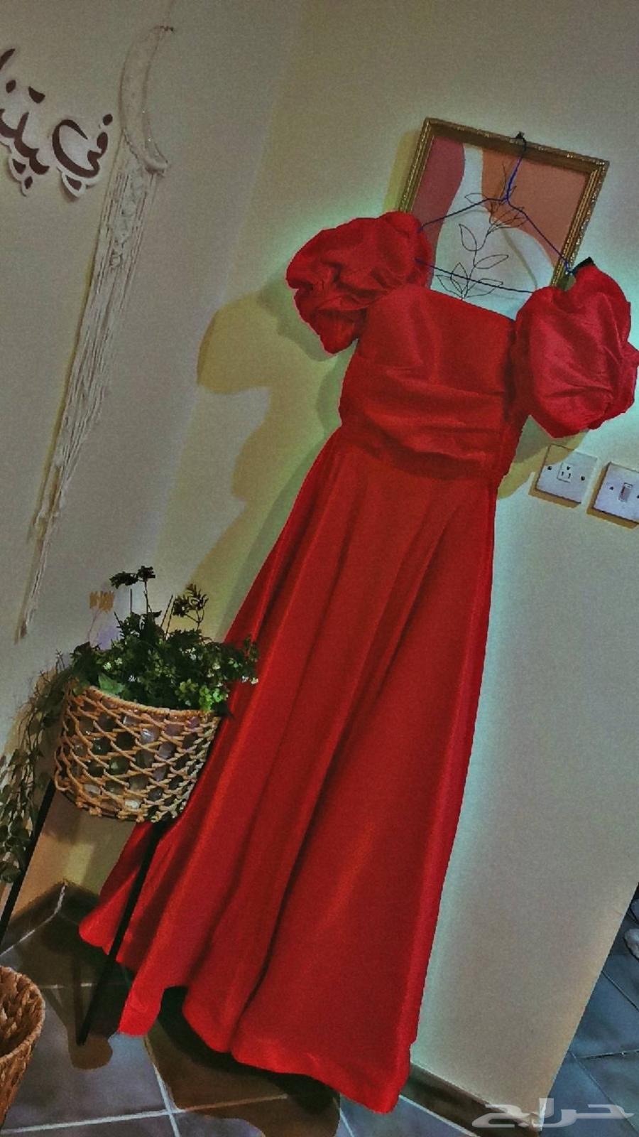 Dresses for sale, red with size M and the second one size 863777316514306111