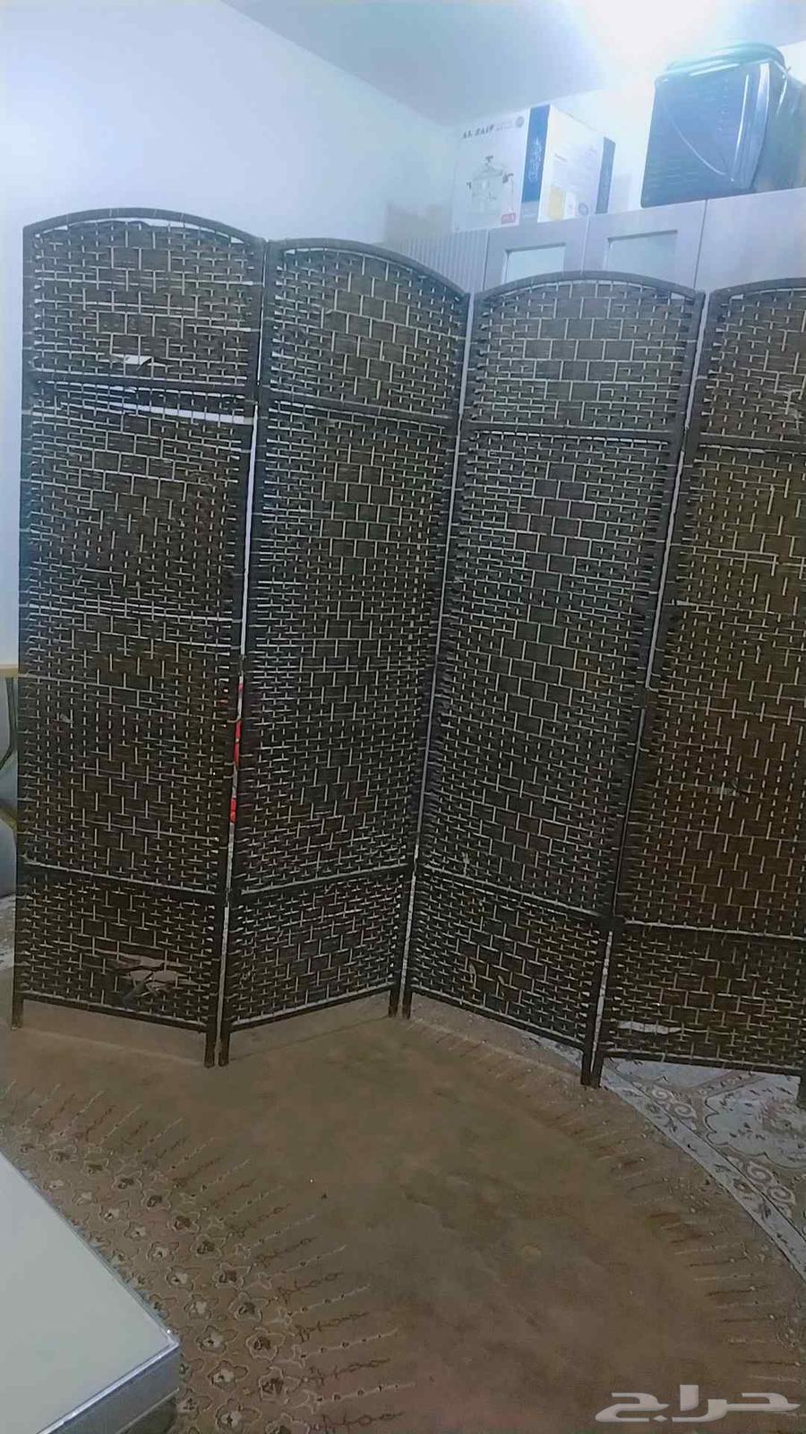 حاجز لون بني نظيف ينفع للمكاتب والبيوت63776607126529111