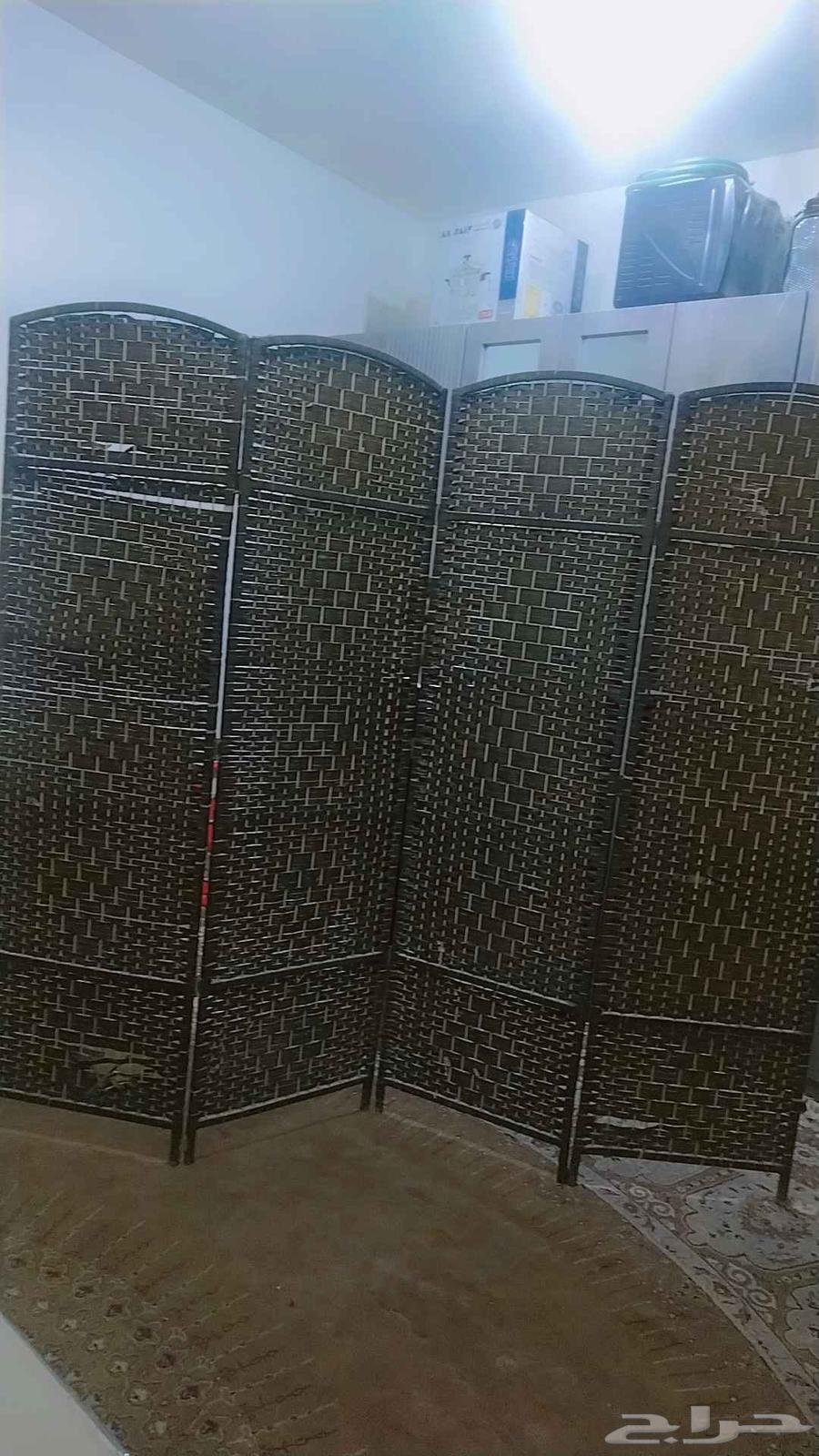 حاجز لون بني نظيف ينفع للمكاتب والبيوت63776607126529110