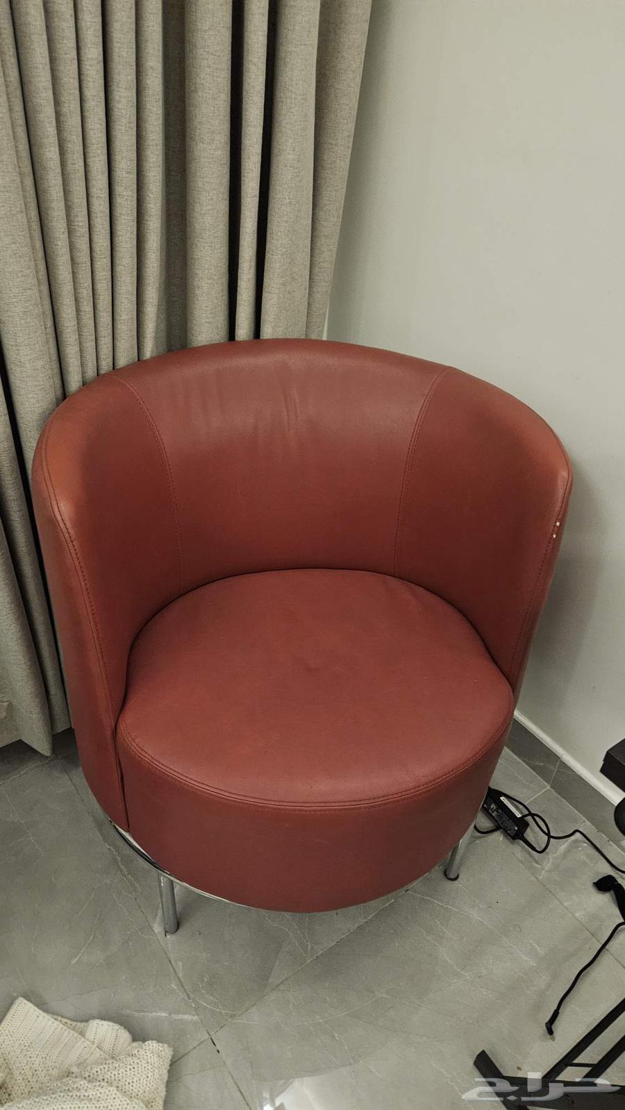 Red sofa in very good condition, no issues, for 65063785252021121111