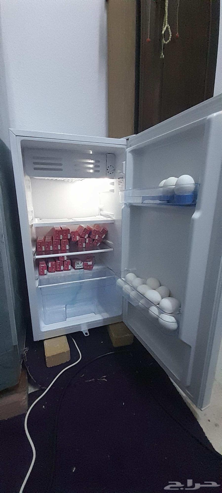 Refrigerator for sale due to travel, used for less than a month63784916234625110