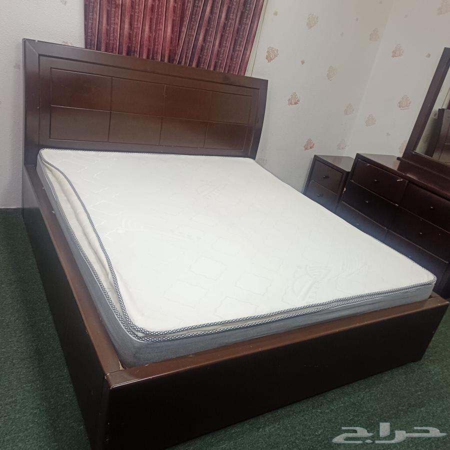 Complete bedroom with lightly used mattress63784919010691110