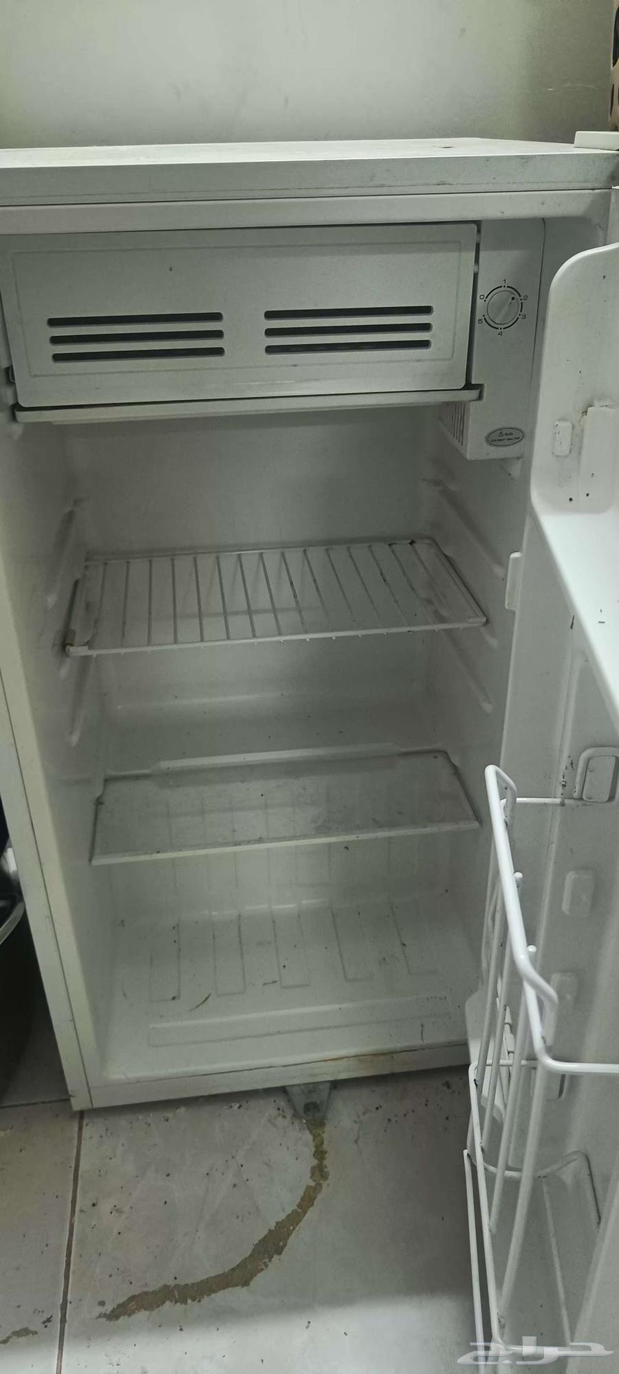 A set of 13 pieces with 3 sofas and a new small refrigerator that needs cleaning63787365799170113
